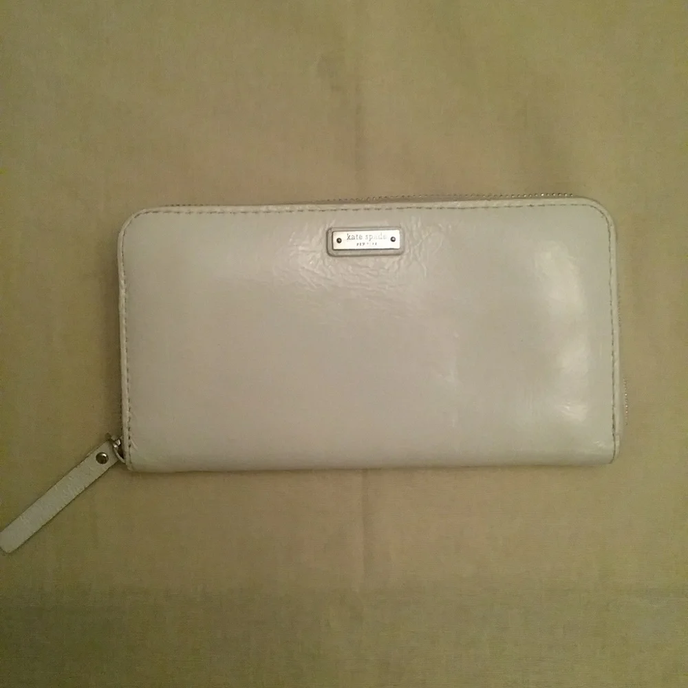 Authentic  Kate Spade Zippy Wallet